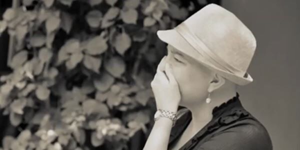 She Was Diagnosed With Breast Cancer. Her Friends Asked to Do a Photoshoot. Here's What Happened.