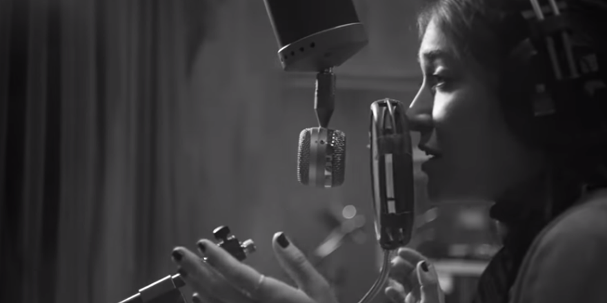 Lauren daigle deals christmas songs