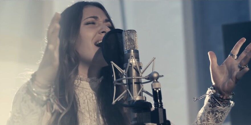 Lauren Daigle - 'Noel'  933 FM The Fish - Little Rock, AR