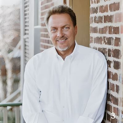 Dr. Greg Seltz headshot