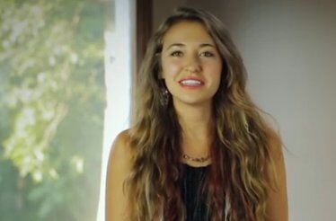 Lauren Daigle's Story Behind the Song "How Can It Be" 