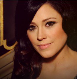 Kari Jobe is Lost in the Majesty of Her King