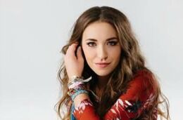 Lauren Daigle Wins Two 2017 Billboard Music Awards