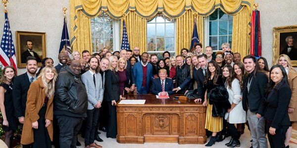 Worship Leaders, Pastors Gather in Oval Office to Pray for President