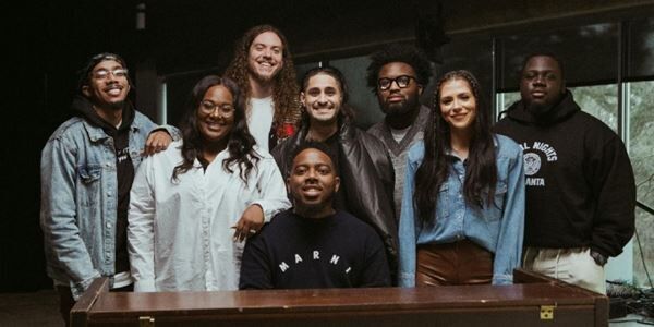 Maverick City Music Appears on Kelly Clarkson Show
