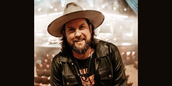 Zach Williams Announces 2022 Christmas Tour