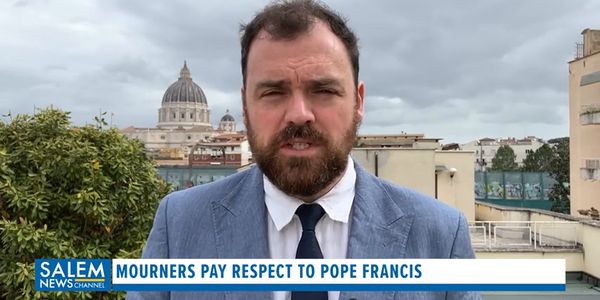 Mourners Pay Respect to Pope Francis
