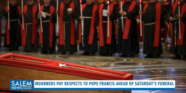 Mourners Pay Respects to Pope Francis
