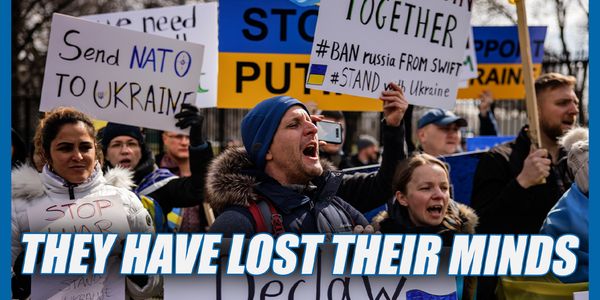 Pro-Ukraine protesters GO CRAZY over Trump's meeting with Putin