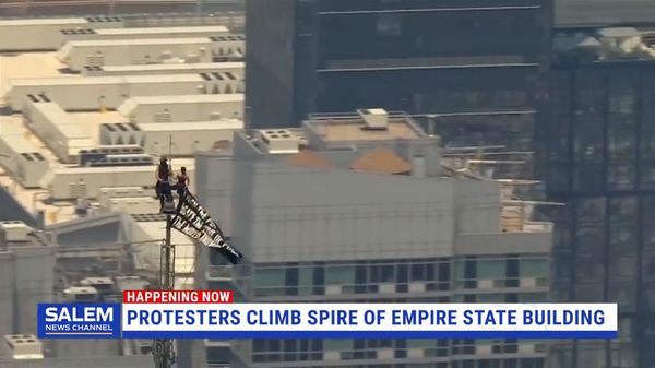 2 People Climb To Top Of Empire State Building