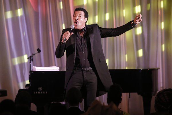 Lionel Richie Hints At A Return To Country