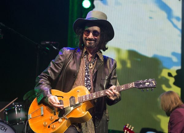 Mike Campbell Shares His Take Of “Stop Draggin’ My Heart Around”