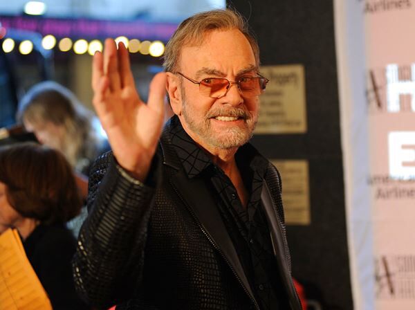 Neil Diamond Shares “Global Singalong” To “Sweet Caroline”