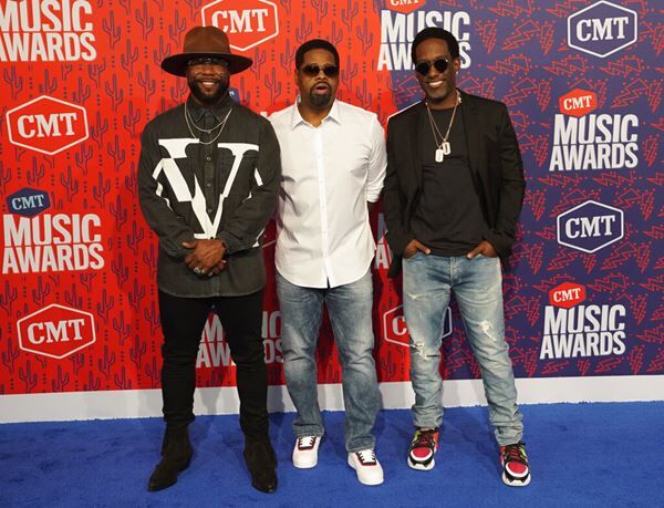 New Edition, Boyz II Men & More In "A Very Boy Band Christmas"