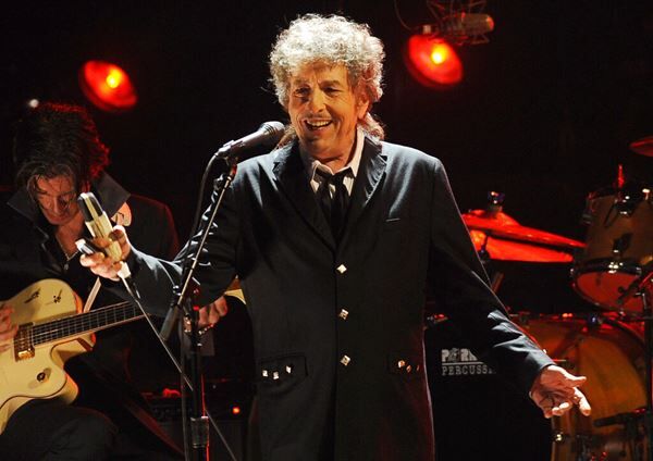 Bob Dylan’s Re-recording Of “Blowin’ In The Wind” Sells For Close To $1.8 Million