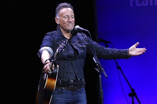 Bruce Springsteen Announces North American Tour Dates | Decades 107.9 -  Honolulu, HI