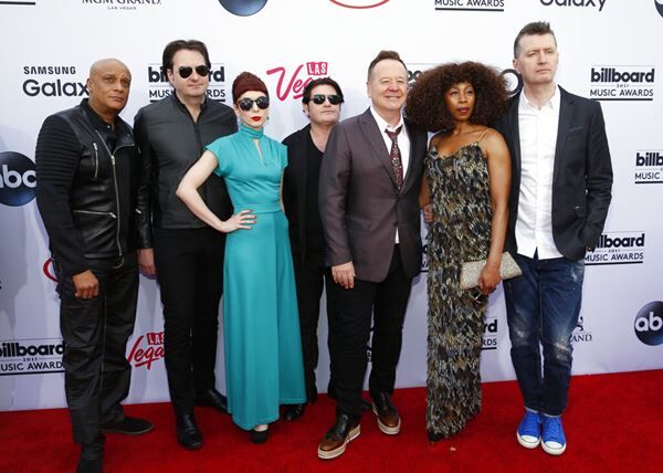 Simple Minds sells catalog to BMG
