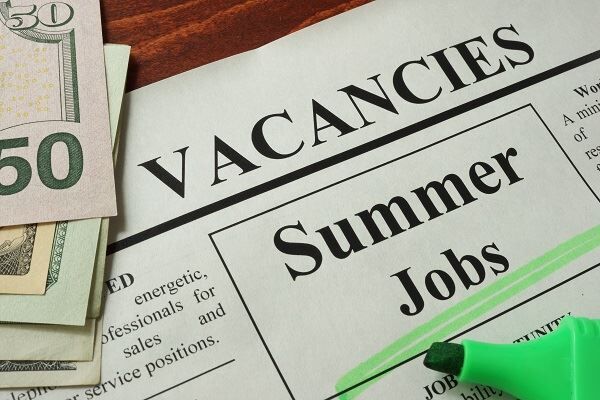 *LIST* THE BEST PLACES FOR SUMMER JOBS