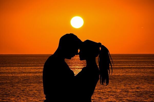 *LIST* THE BEST (& WORST) PLACES FOR VALENTINE’S DAY