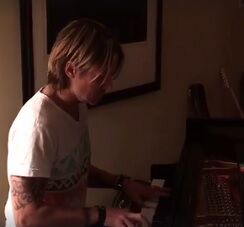 Keith Urban Pays Tribute To The Late Glenn Frey