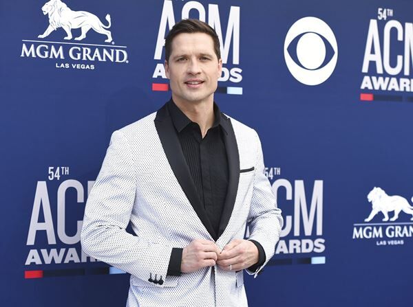 Walker Hayes & Mickey Guyton Added To Sunday’s American Music Awards