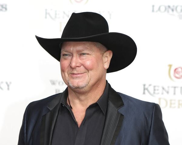 Tracy Lawrence Announces Third Installment Of His “Hindsight 2020” Project
