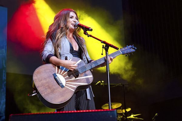 Tenille Townes Sings About The Single Life “When It’s Gonna Happen”