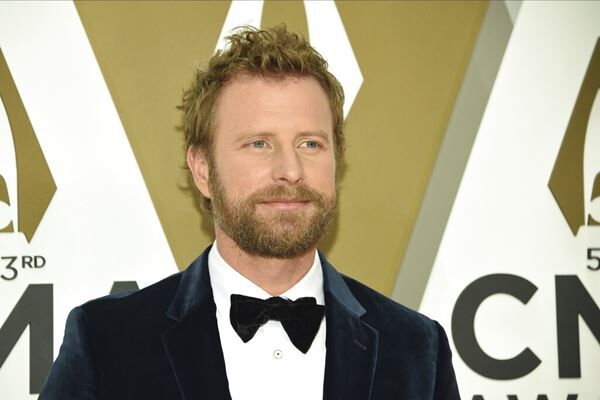 Dierks Bentley Announces “Beers On Me” Summer Tour