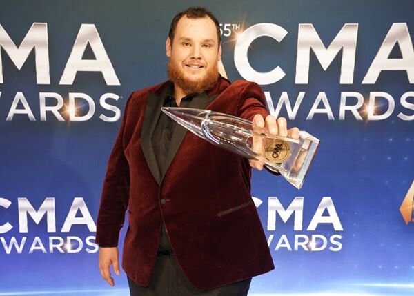 Luke Combs Won’t Be Performing At CMT Awards After Testing Positive For COVID