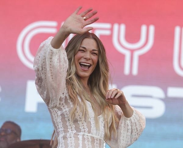 “CMT Crossroads: LeAnn Rimes & Friends” To Air April 14th