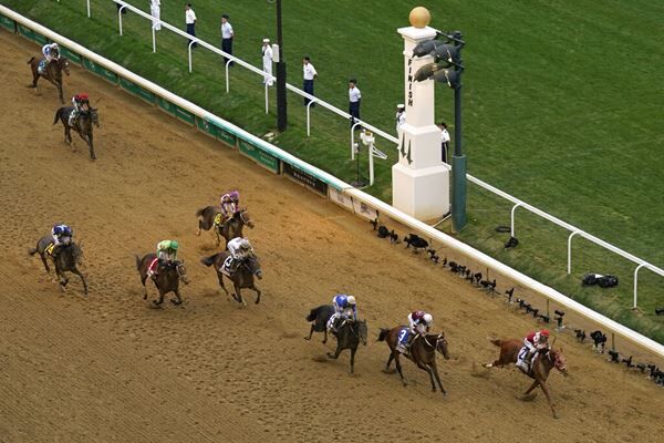 Country stars head to the Kentucky Derby
