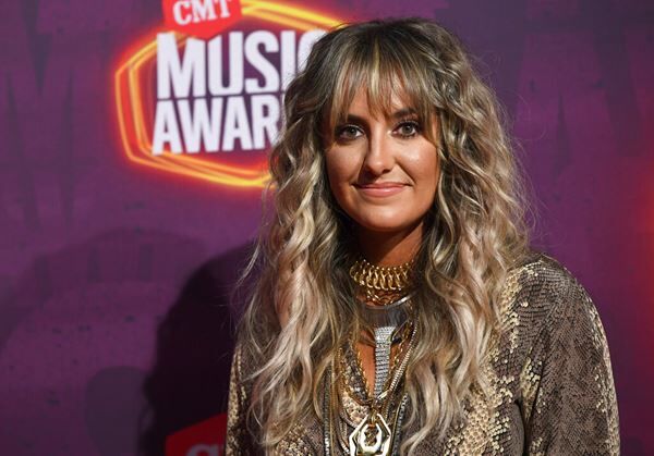 Lainey Wilson drops new single