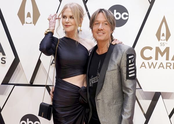 Nicole Kidman Joins Keith Urban On Stage In Vegas