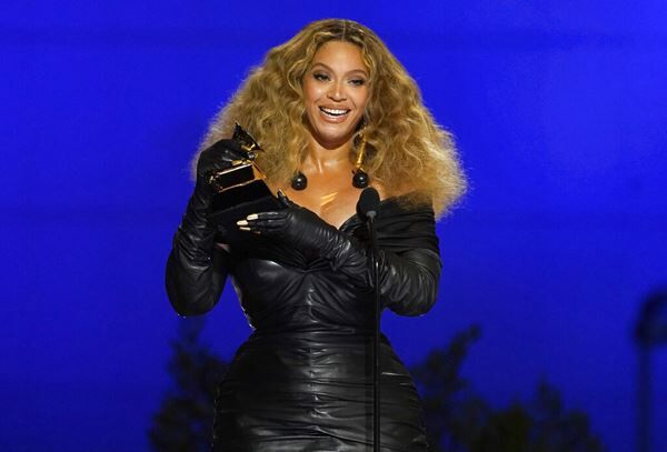 Report: Beyonce’s New Album To Include Dance & Country Tunes