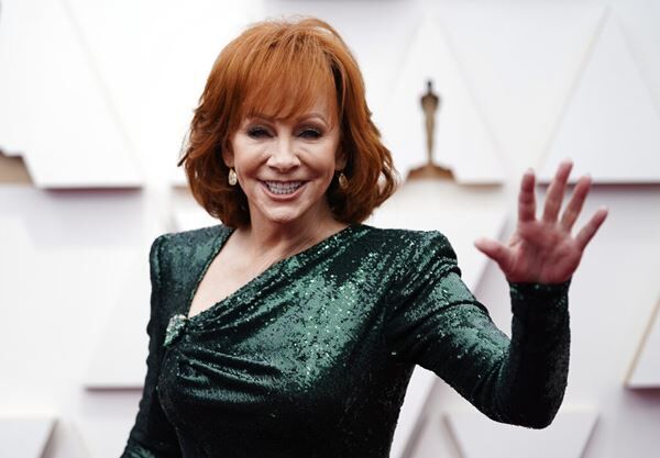 Reba Releasing Ultimate Christmas Collection