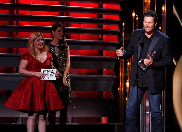 Blake Shelton & Kelly Clarkson Duet On “Austin;” Compares Kelly & Camila Cabello