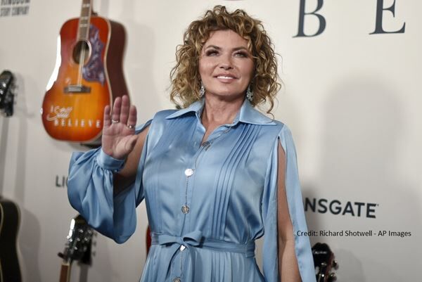 Shania Twain Releases Deluxe “Come On Over” Including Duets With Nick Jonas And More