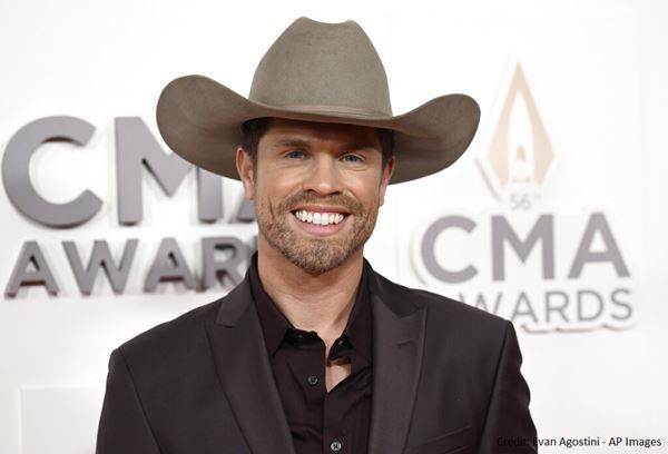 Dustin Lynch's Go-To Karaoke Song May Surprise You
