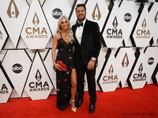 LUKE BRYAN CREATED A SPECIAL MOMENT FOR SOLDIER AND HIS WIFE