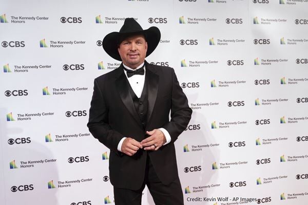 GARTH BROOKS TALKS BEING IN THE "SPINAL TAP" SEQUEL