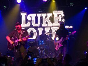 Luke Combs Sports An Aloha Shirt And Shorts In Hawaii