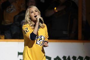 Carrie Underwood Returns To "American Idol"