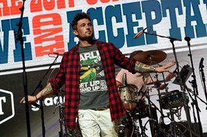 Michael Ray Drops new Track “Summer Water”