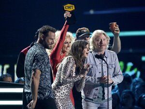 Little Big Town Drop “Summer Fever” Video