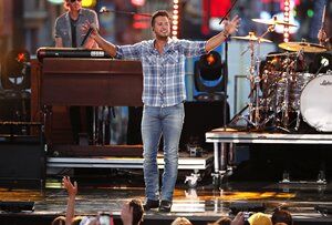 Luke Bryan Drops Video For “Sunrise, Sunburn, Sunset”