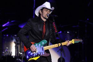 Brad Paisley Pays Tribute To John McCain