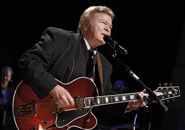 Memorial Service Announced For Roy Clark