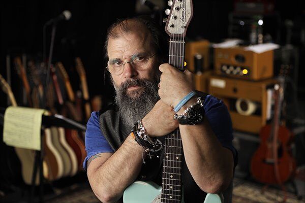 Steve Earle To Release Tribute To Guy Clark
