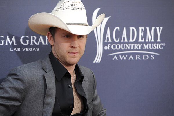 Justin Moore Drops New Song “Someday I Gotta Quit”