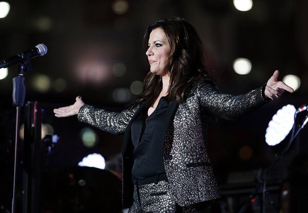 Martina McBride Announces Ninth Annual Holiday Tour | Country 97.5 FM ...